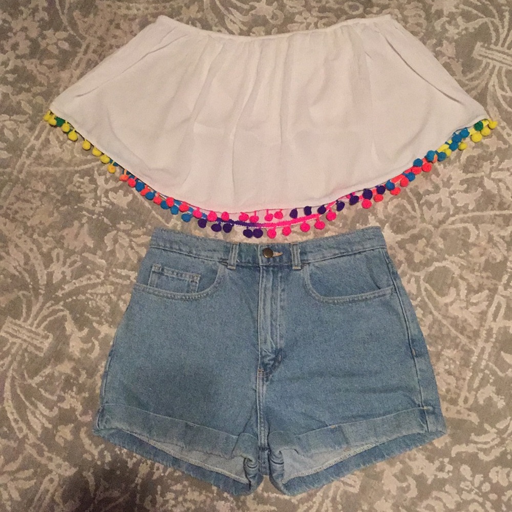 🚫 SOLD 🚫 Rainbow Pom Pom crop top